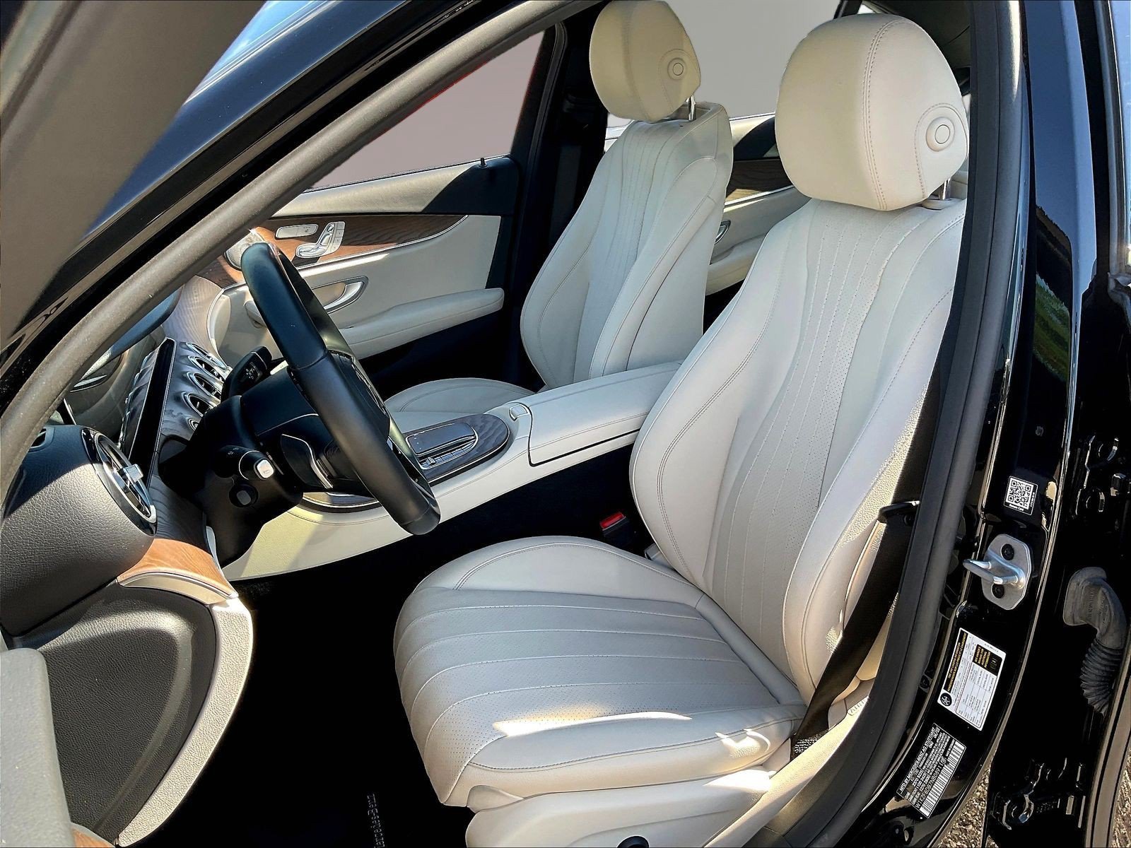 Used 2022 Mercedes-Benz E 350 Sedan image 23