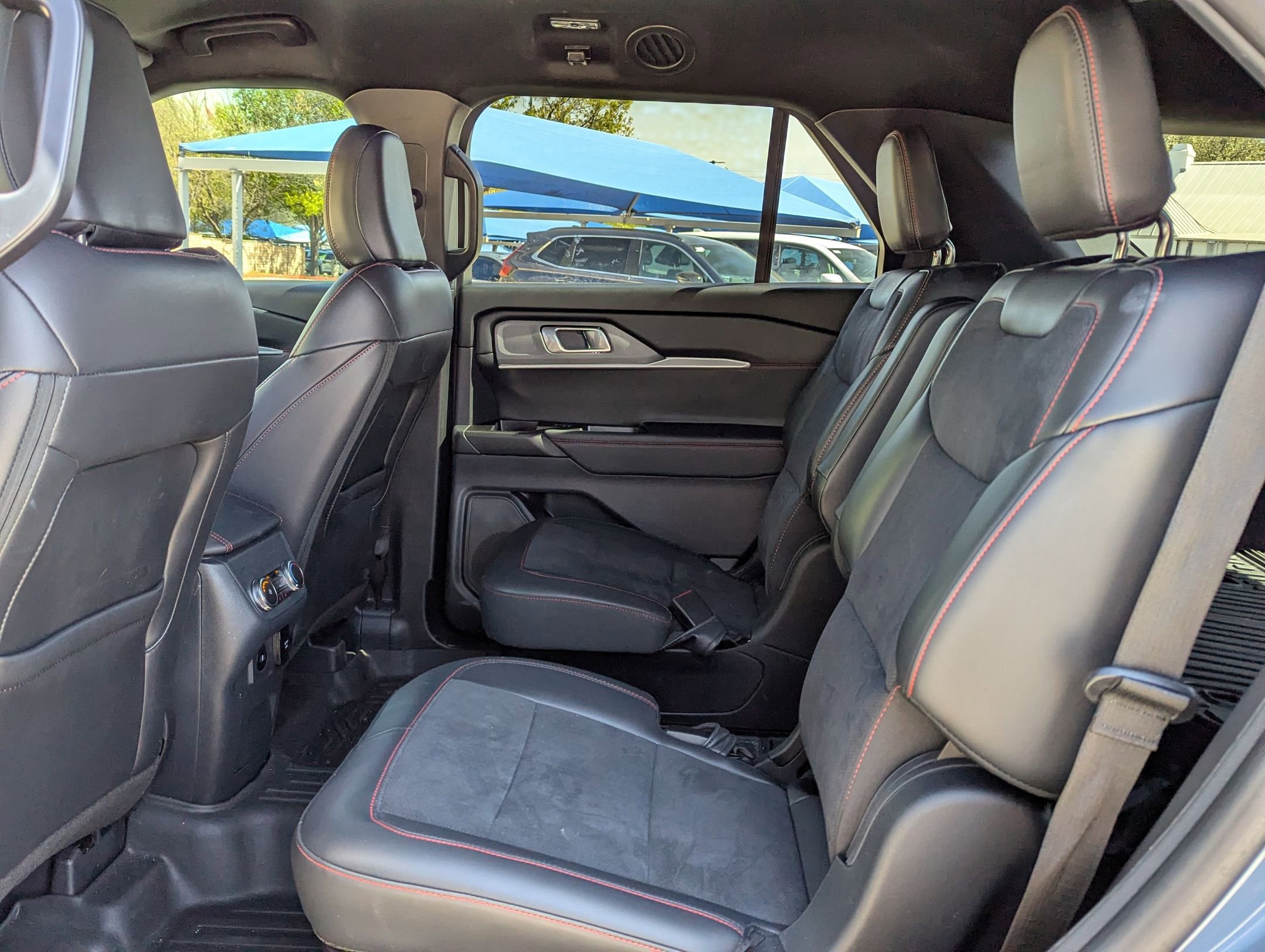 Used 2025 Ford Explorer ST image 14