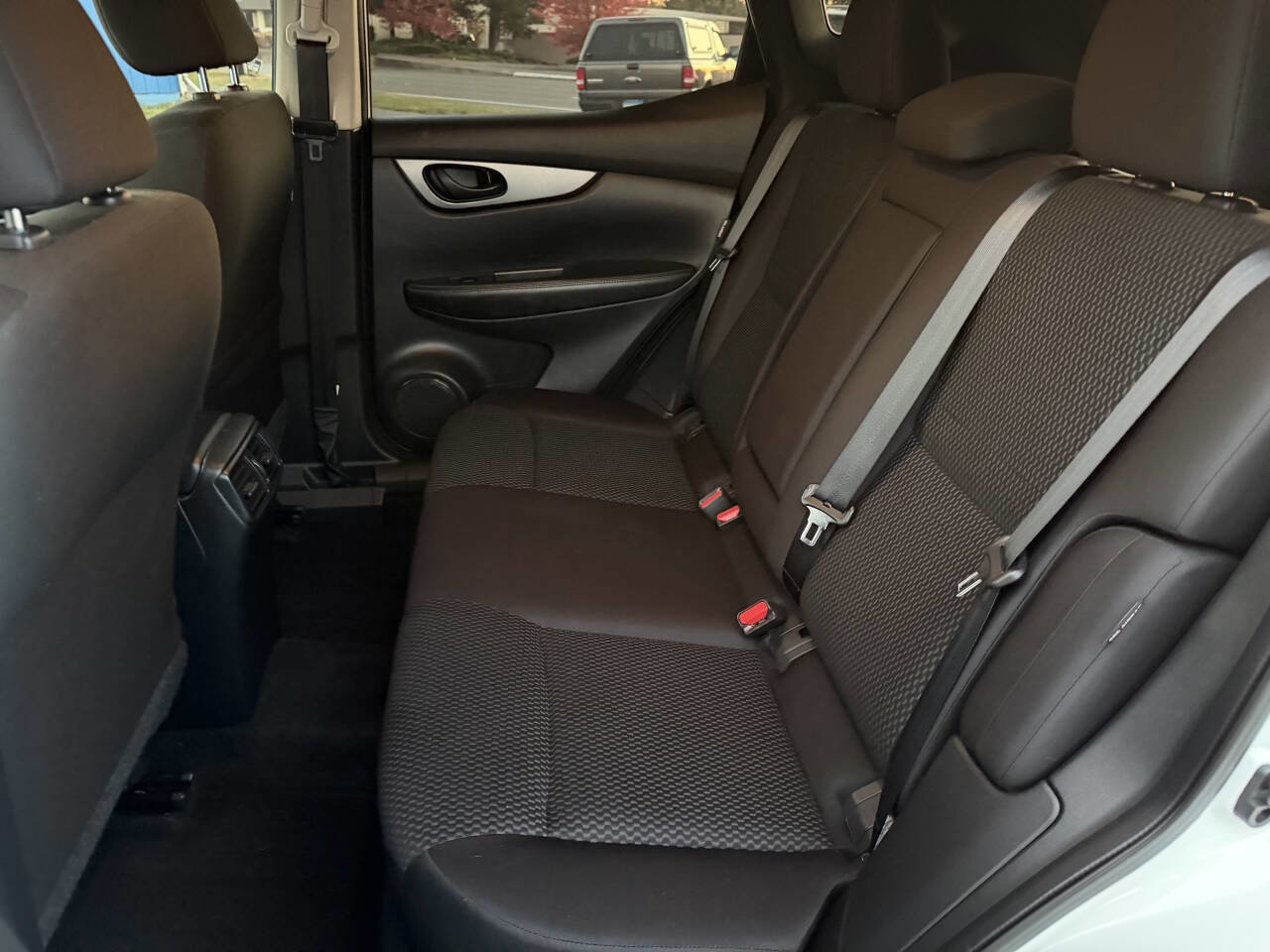 Used 2022 Nissan Rogue Sport S image 37