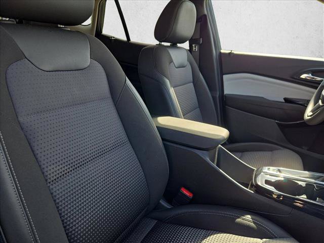 Used 2025 Chevrolet Trax LT FWD image 15