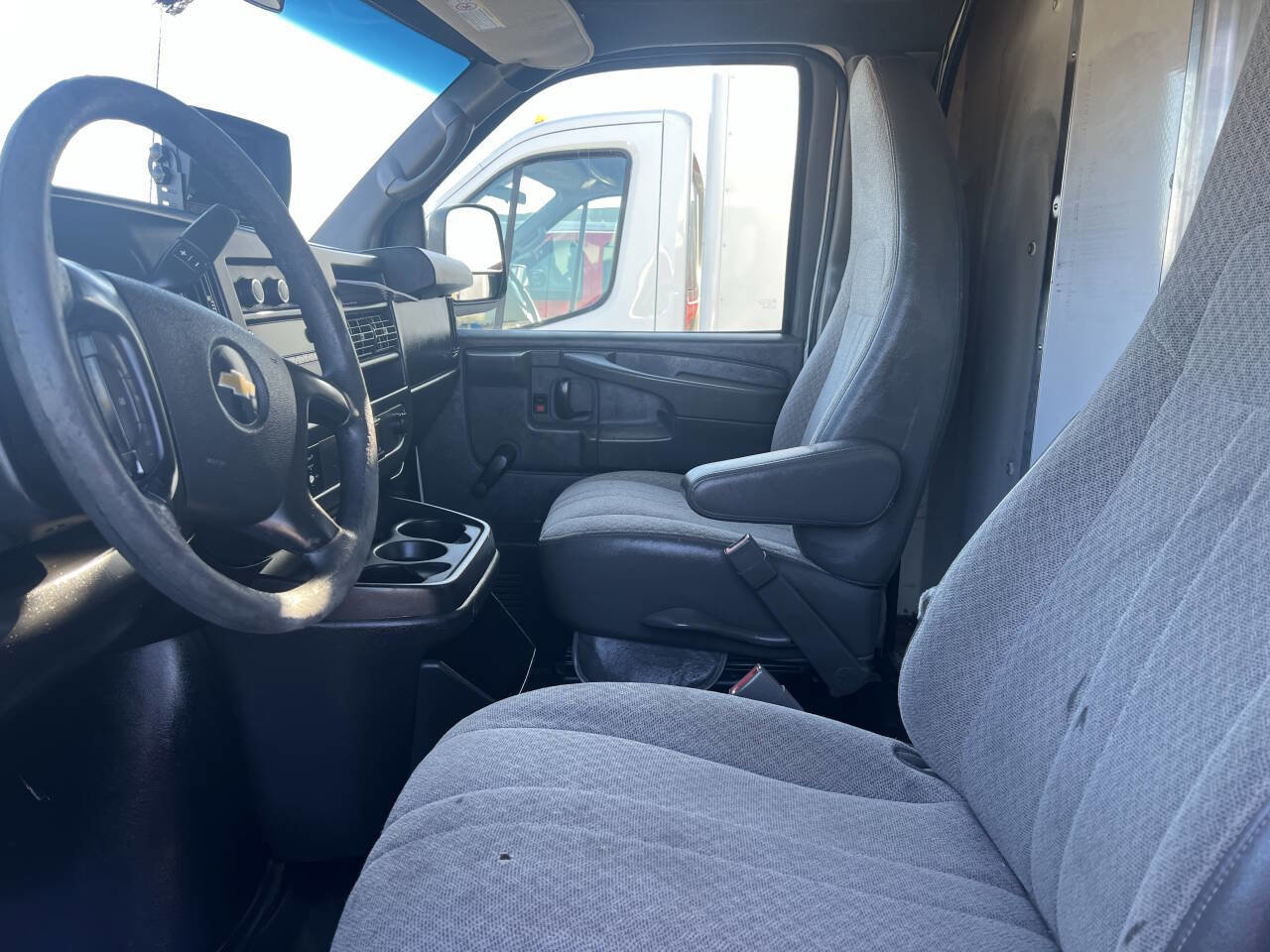 Used 2015 Chevrolet Express 3500 image 7