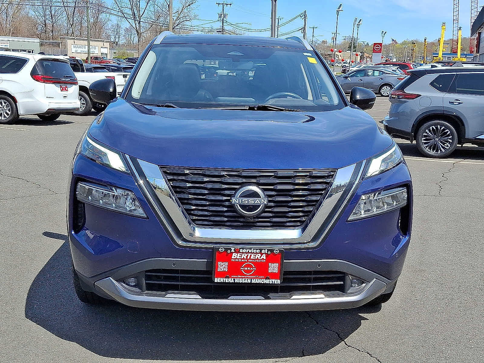 Used 2022 Nissan Rogue SL w/ SL Premium Package image 2