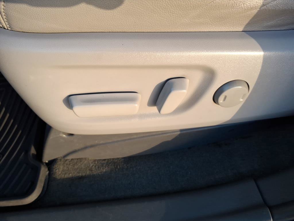 Used 2015 Toyota Sienna XLE w/ XLE Navigation Package FWD image 26