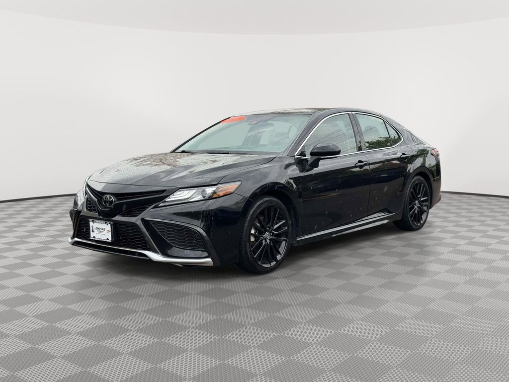 Used 2023 Toyota Camry XSE FWD image 3