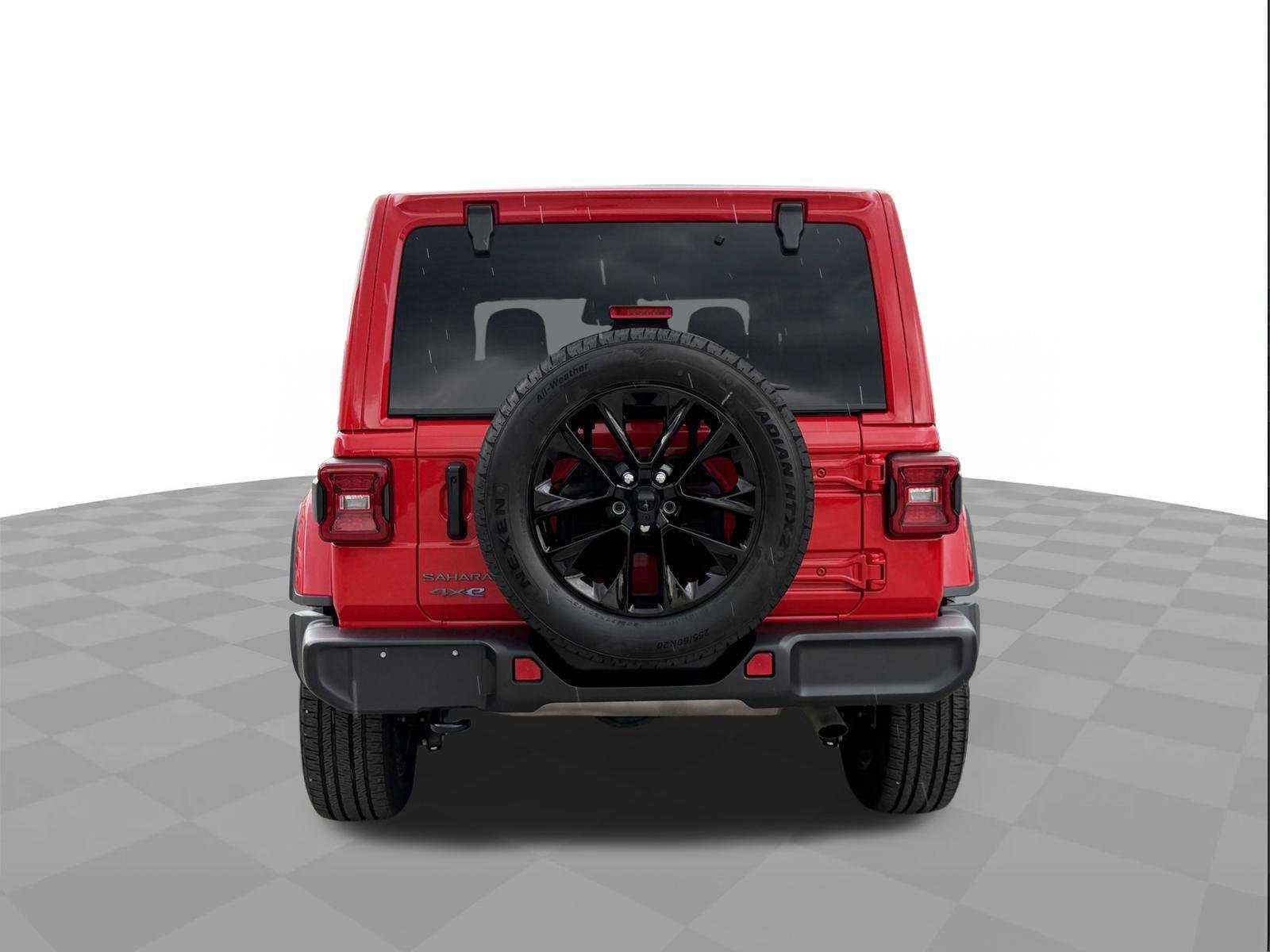 Used 2025 Jeep Wrangler Unlimited Sahara AWD/4WD image 4