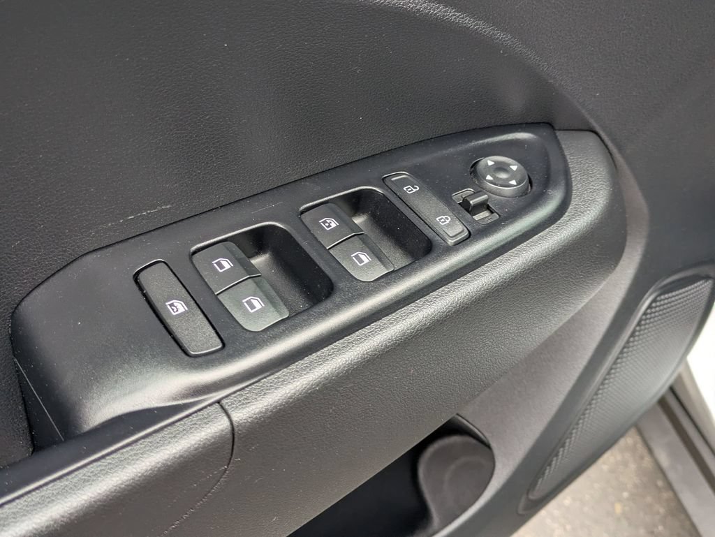 Used 2025 Hyundai Venue SEL FWD image 16