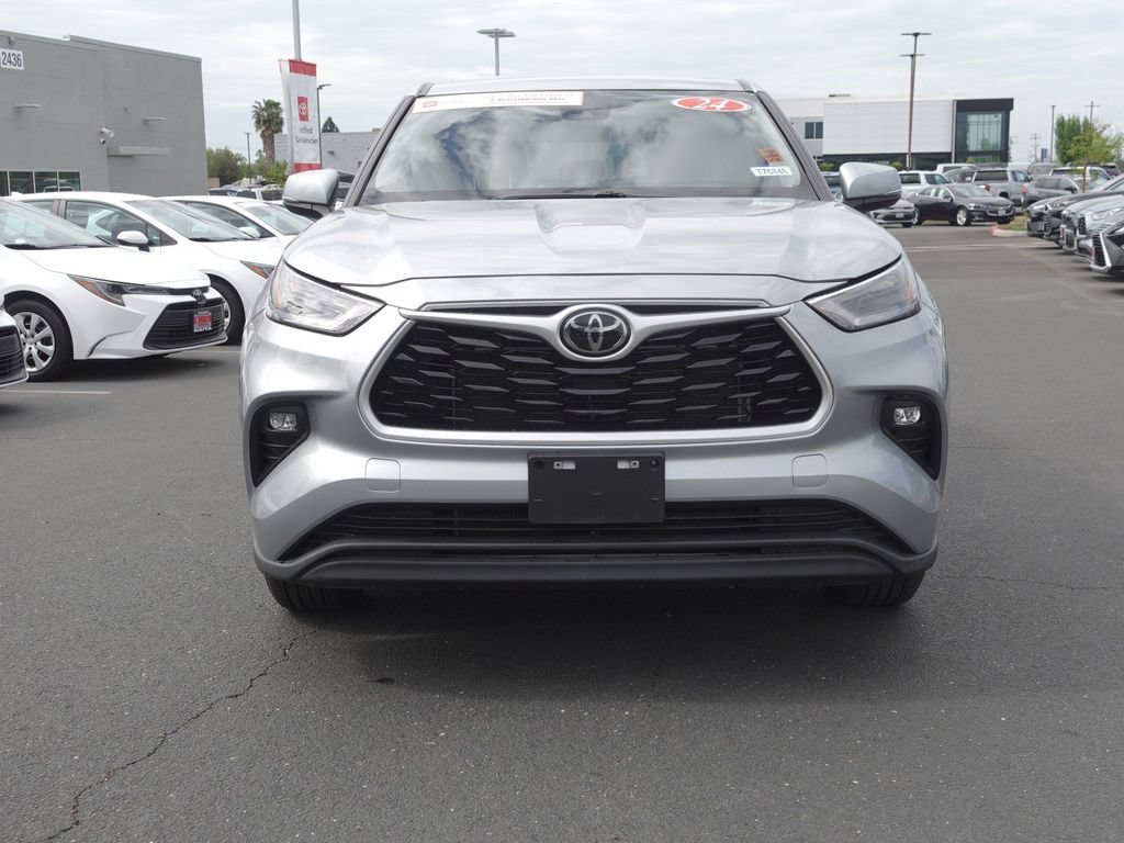 Certified 2024 Toyota Highlander LE AWD/4WD image 9