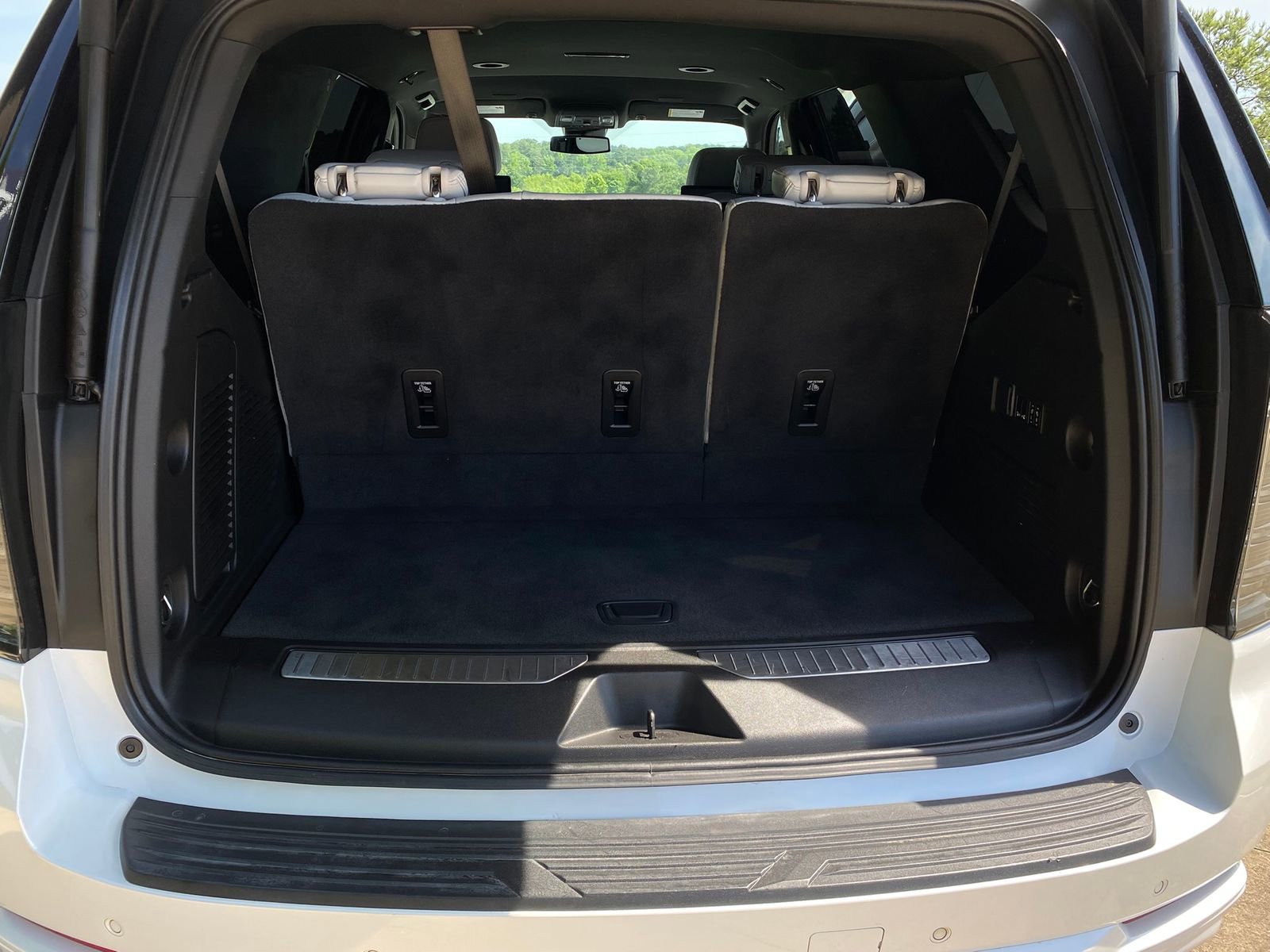 Used 2025 Chevrolet Tahoe Premier AWD/4WD image 35