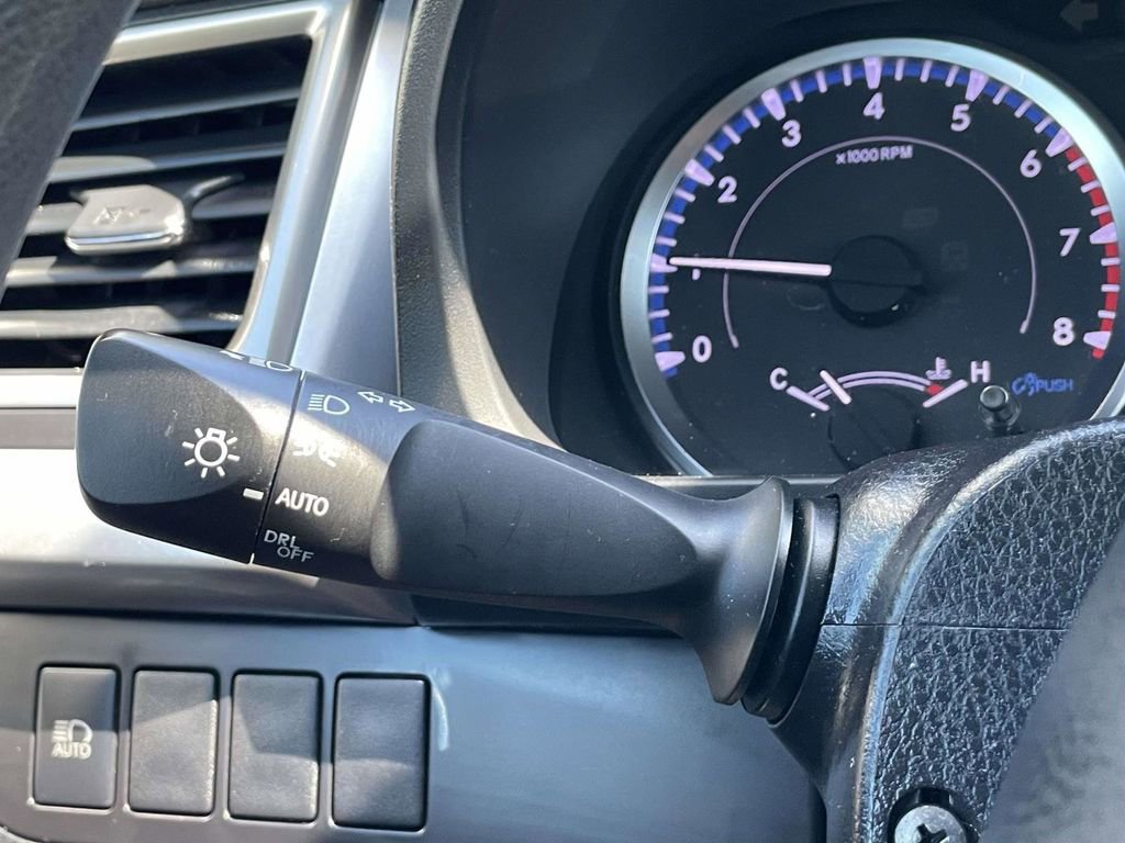 Used 2019 Toyota Highlander LE FWD image 28