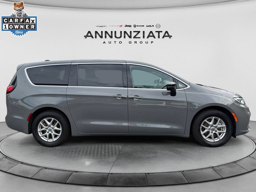 Certified 2025 Chrysler Pacifica Select FWD image 6