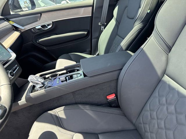 New 2025 Volvo XC90 T8 Plus w/ Protection Package Premier image 16