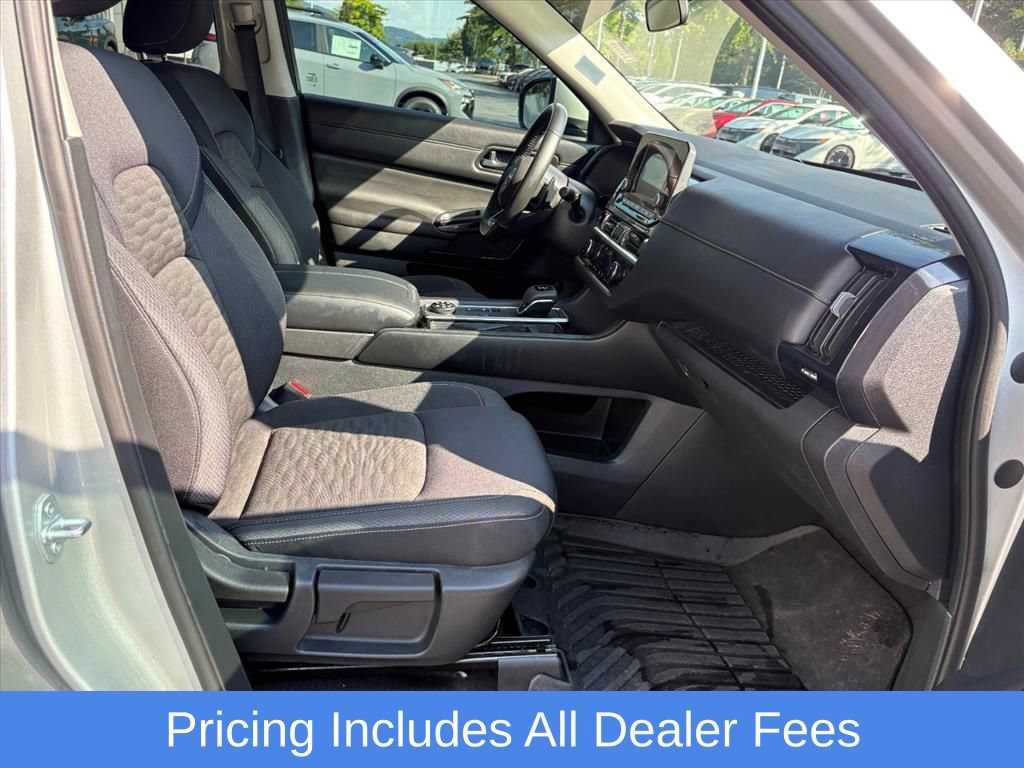 Used 2025 Nissan Pathfinder SV AWD/4WD image 18