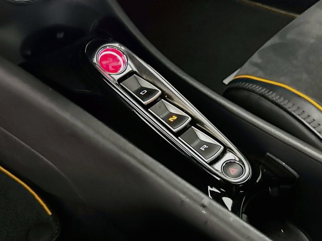 Used 2023 McLaren Artura RWD image 17