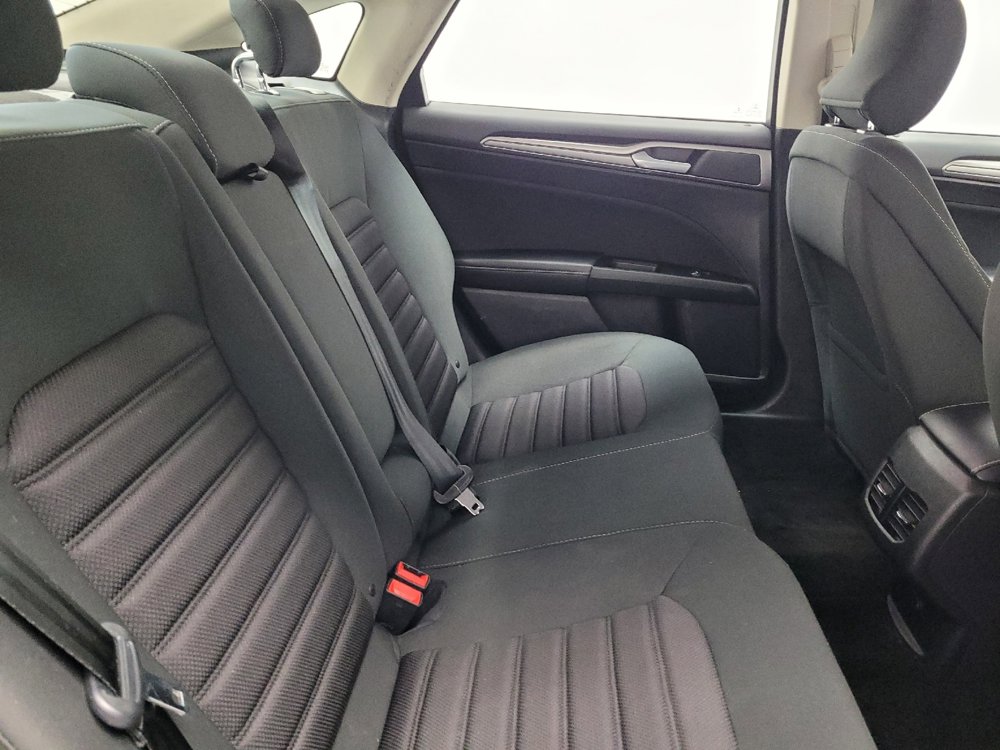 Used 2017 Ford Fusion SE w/ Fusion SE Technology Package FWD image 19