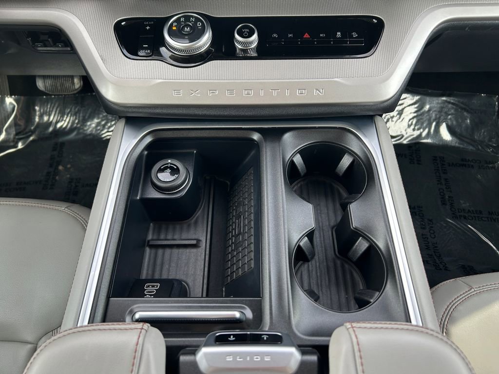 Used 2025 Ford Expedition Max Active image 13