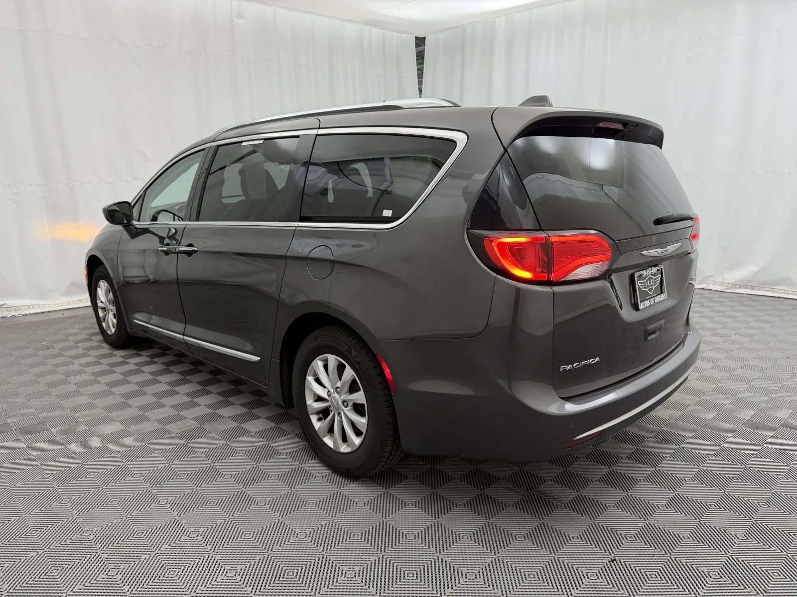 Used 2019 Chrysler Pacifica Touring-L FWD image 7
