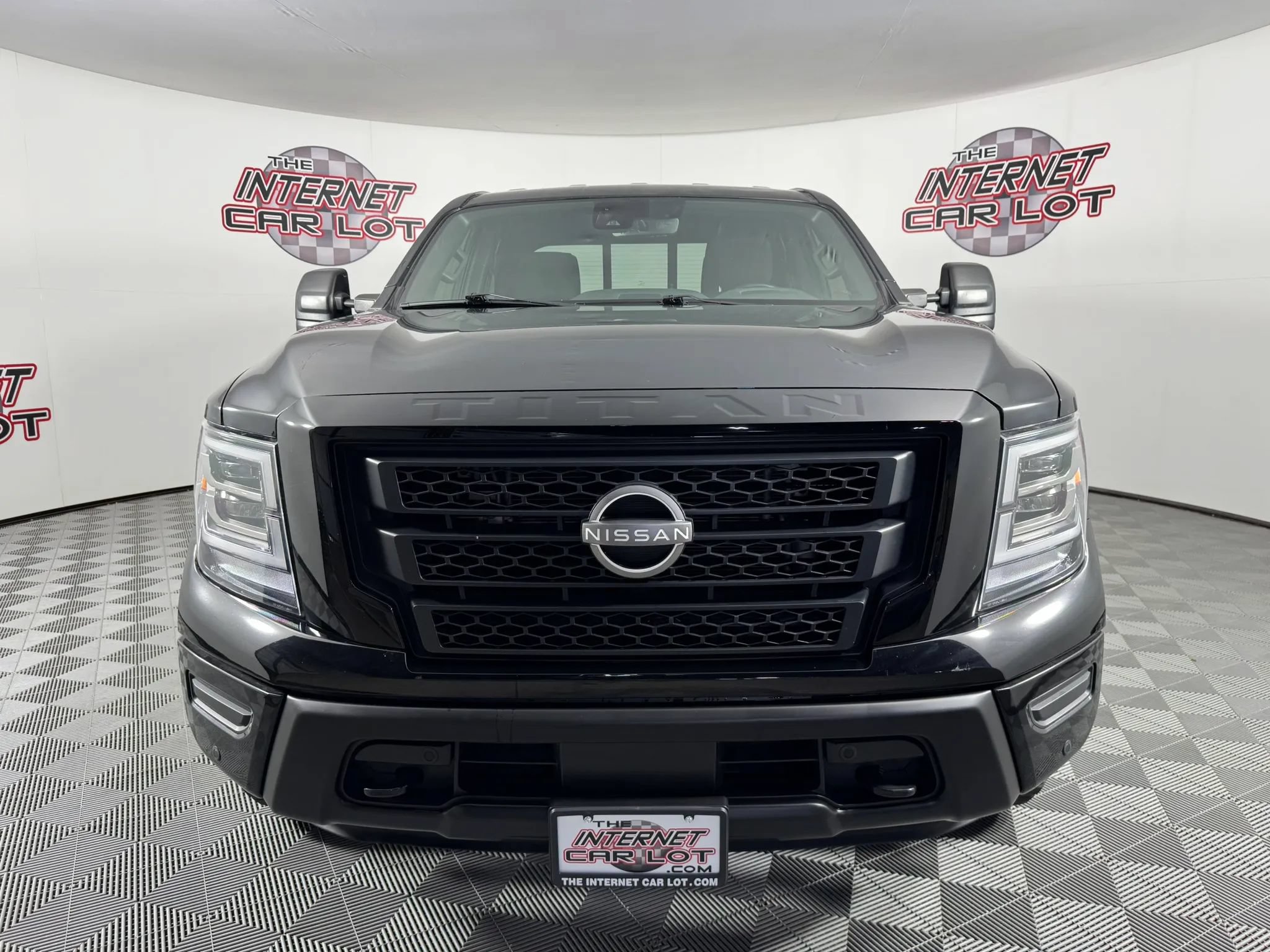 Used 2024 Nissan Titan SV w/ SV Convenience Package AWD/4WD image 2