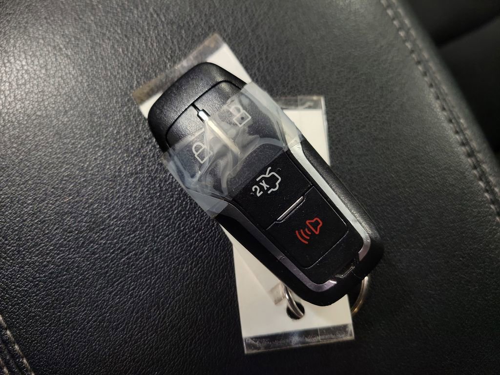 Used 2016 Ford Edge Titanium image 16