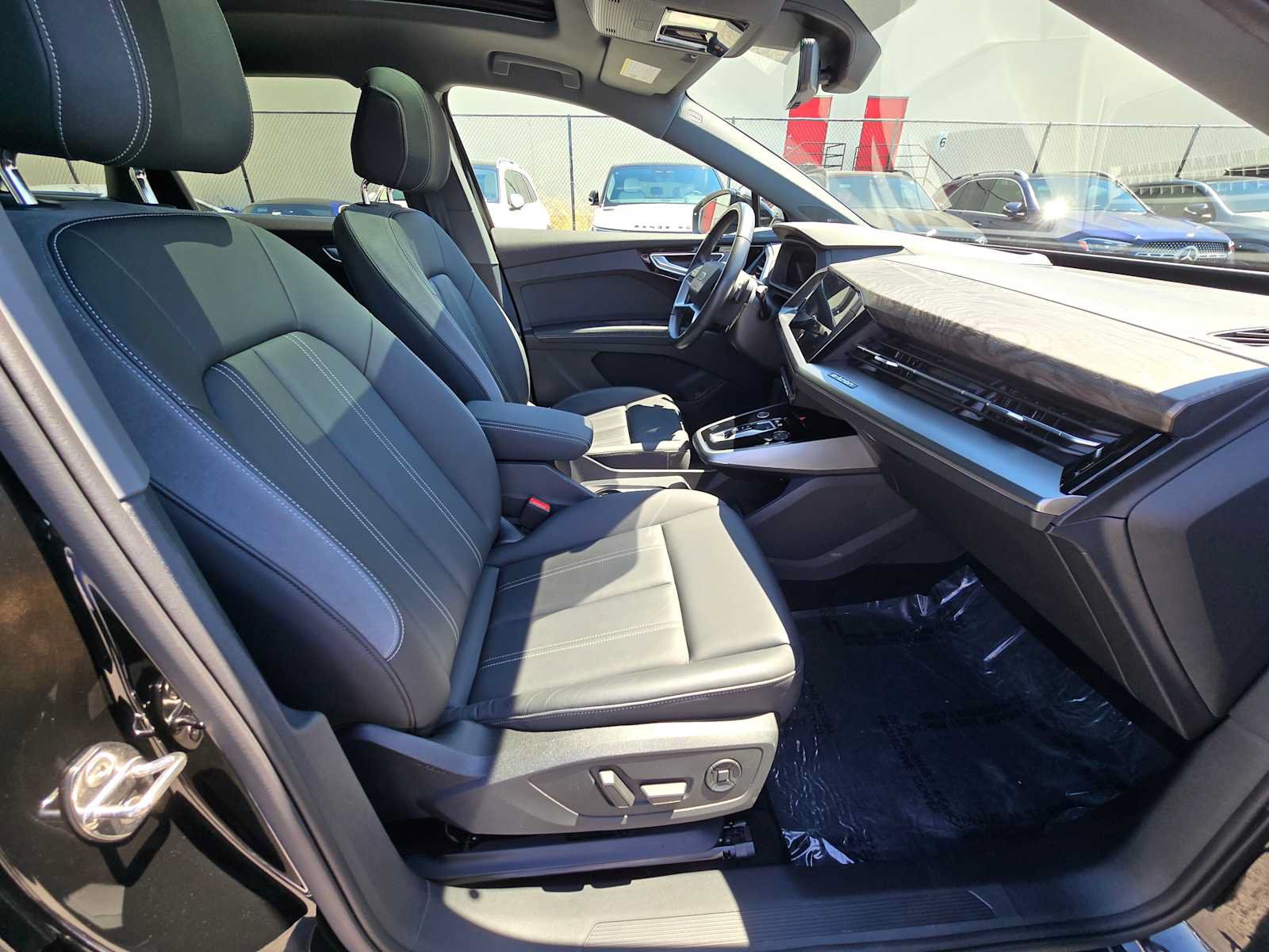 Used 2023 Audi Q4 e-tron Prestige AWD/4WD image 11