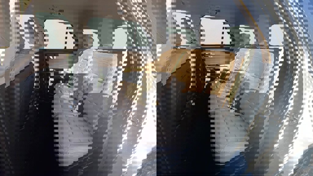 Used 2020 Ford Explorer XLT w/ Equipment Group 202A image 18