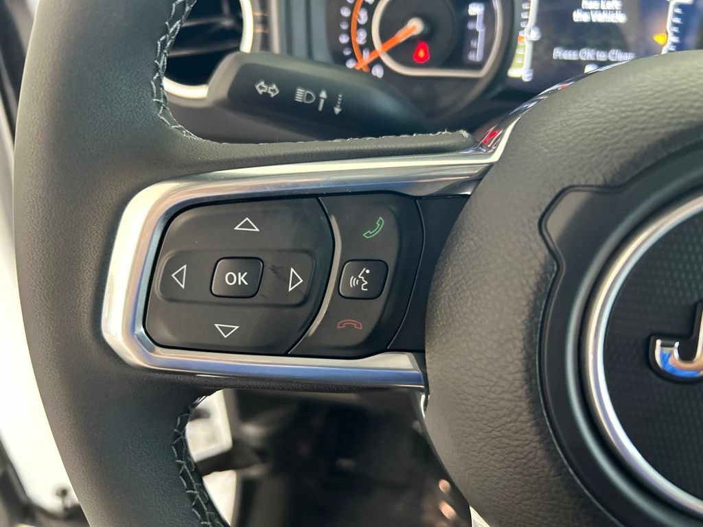 Used 2025 Jeep Wrangler Unlimited Sahara AWD/4WD image 48