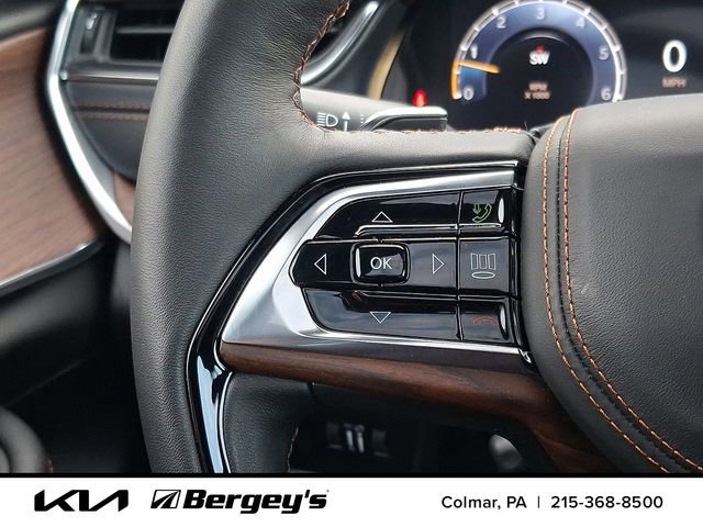 Used 2025 Jeep Grand Cherokee L Summit AWD/4WD image 26