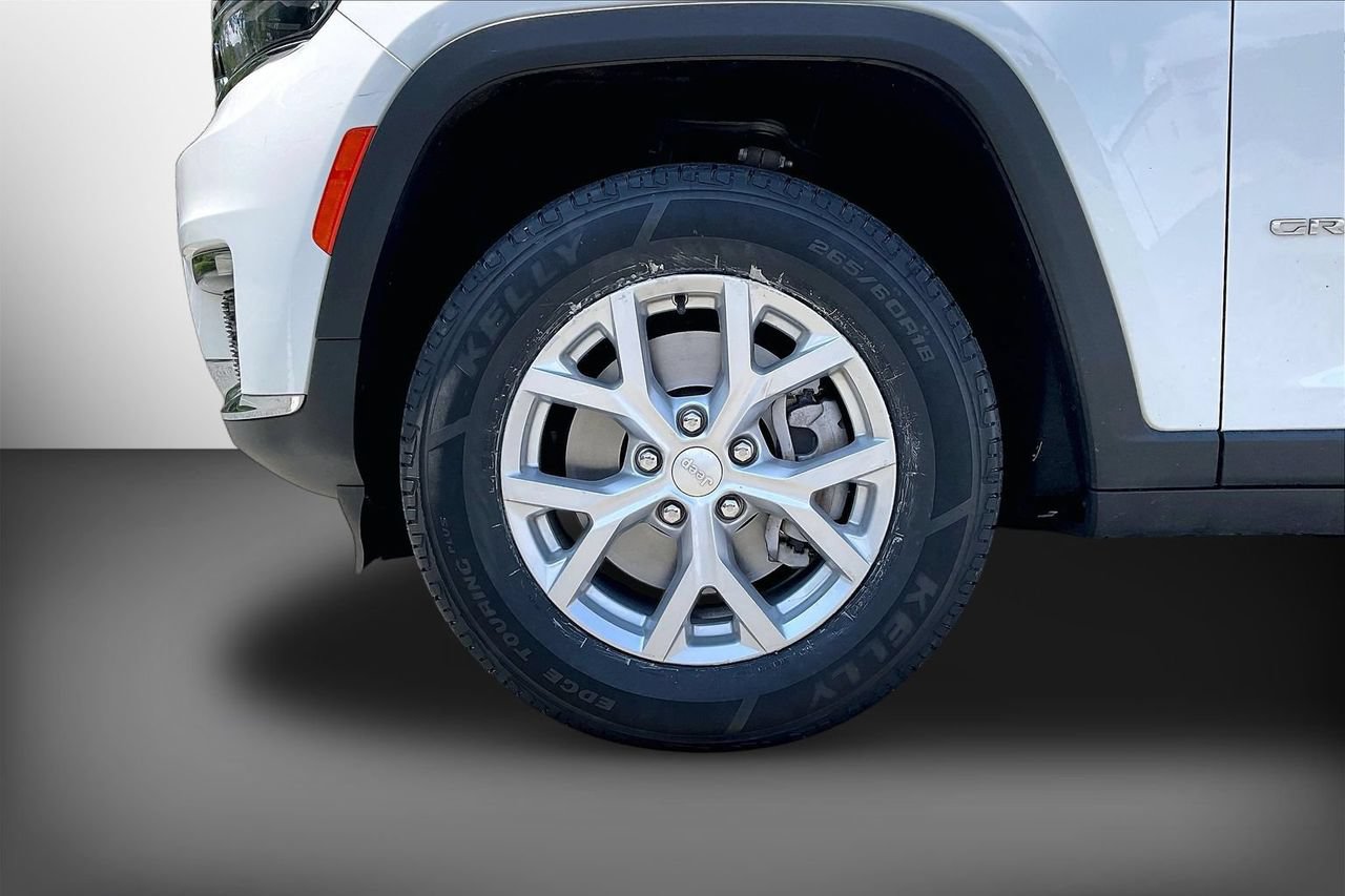 Used 2023 Jeep Grand Cherokee L Limited AWD/4WD image 35