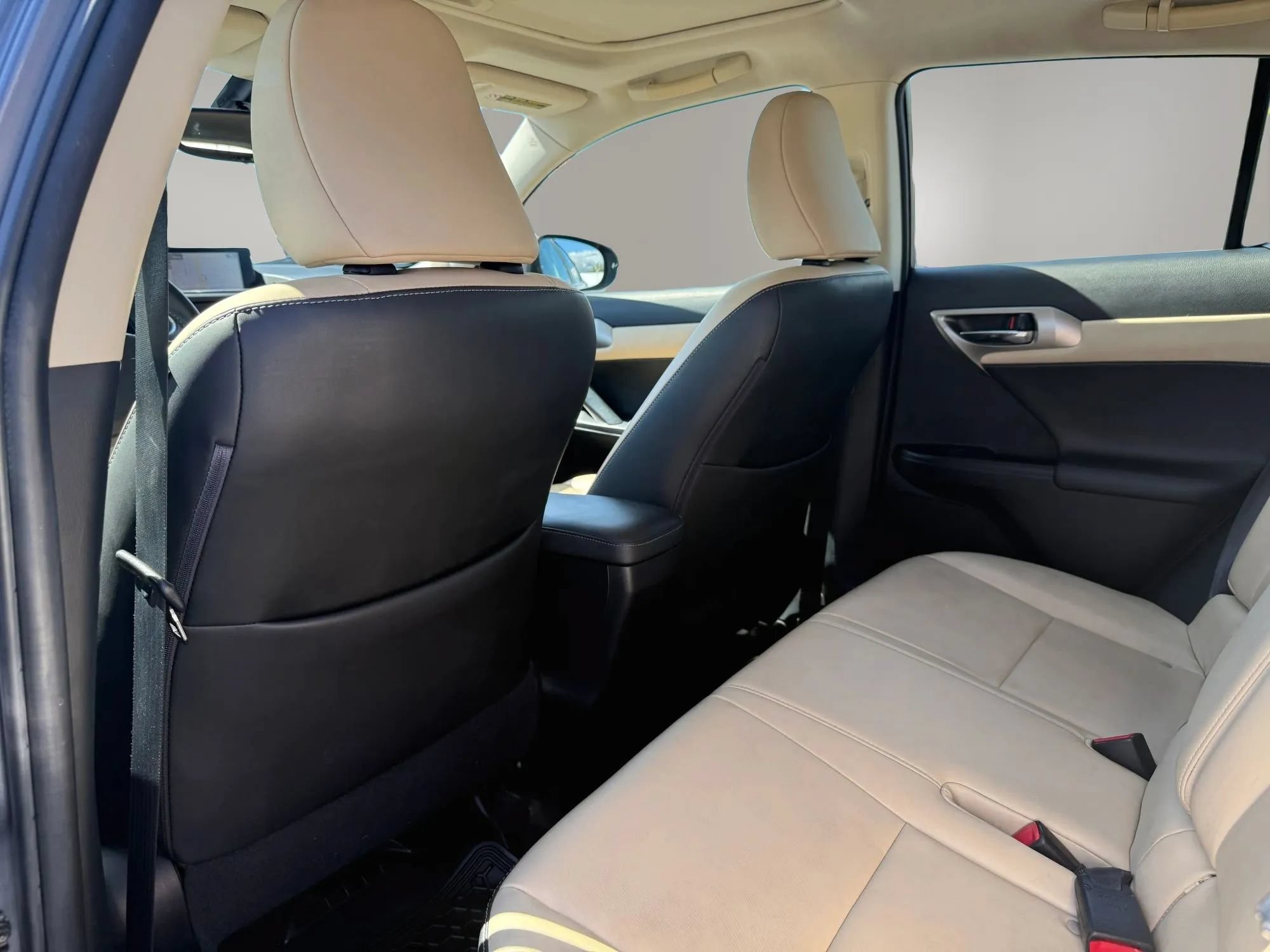 Used 2015 Lexus CT 200h w/ Navigation Package FWD image 25