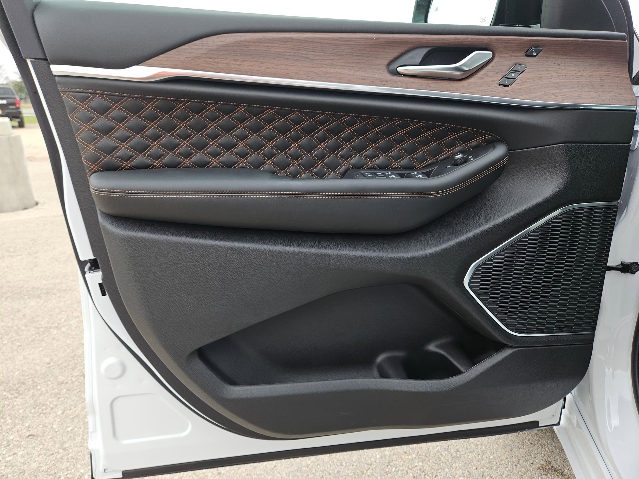 New 2025 Jeep Grand Cherokee L Summit w/ Obsidian Package image 11