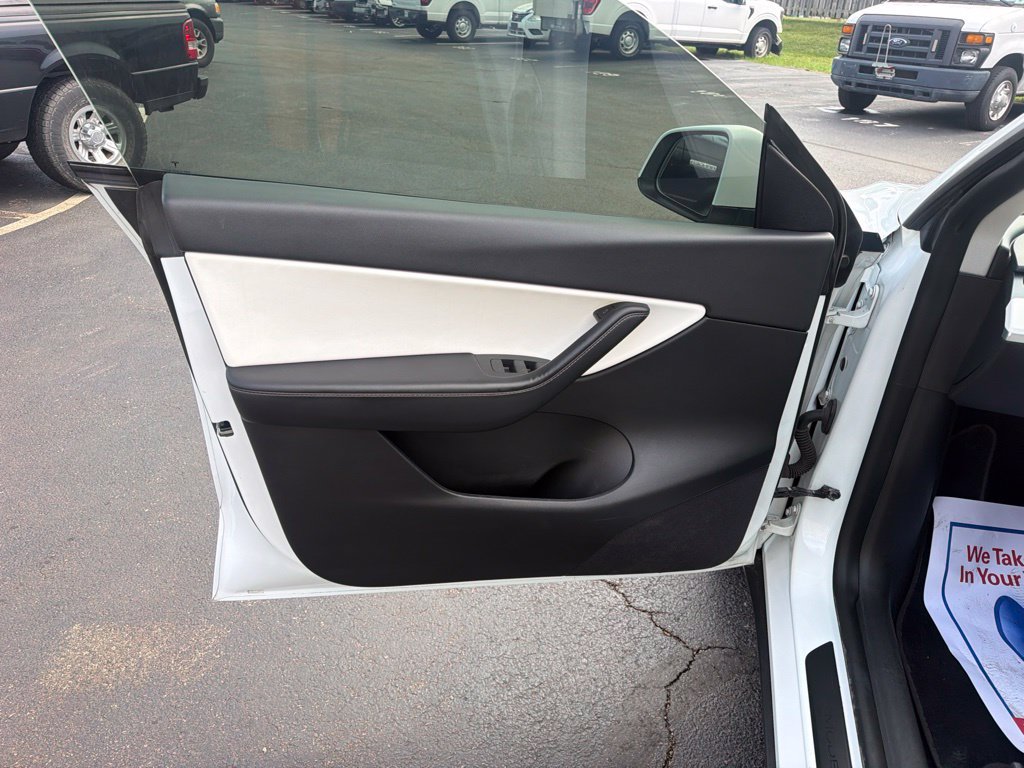 Used 2021 Tesla Model Y Long Range AWD/4WD image 21