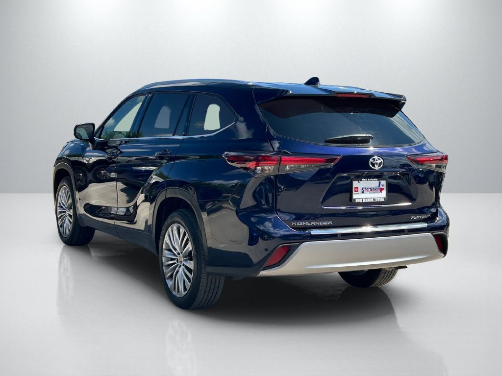 Used 2024 Toyota Highlander Platinum FWD image 7