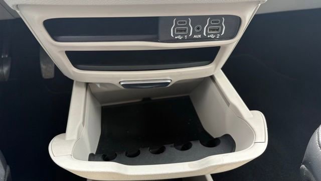 Used 2023 Chrysler Pacifica Touring-L FWD image 28