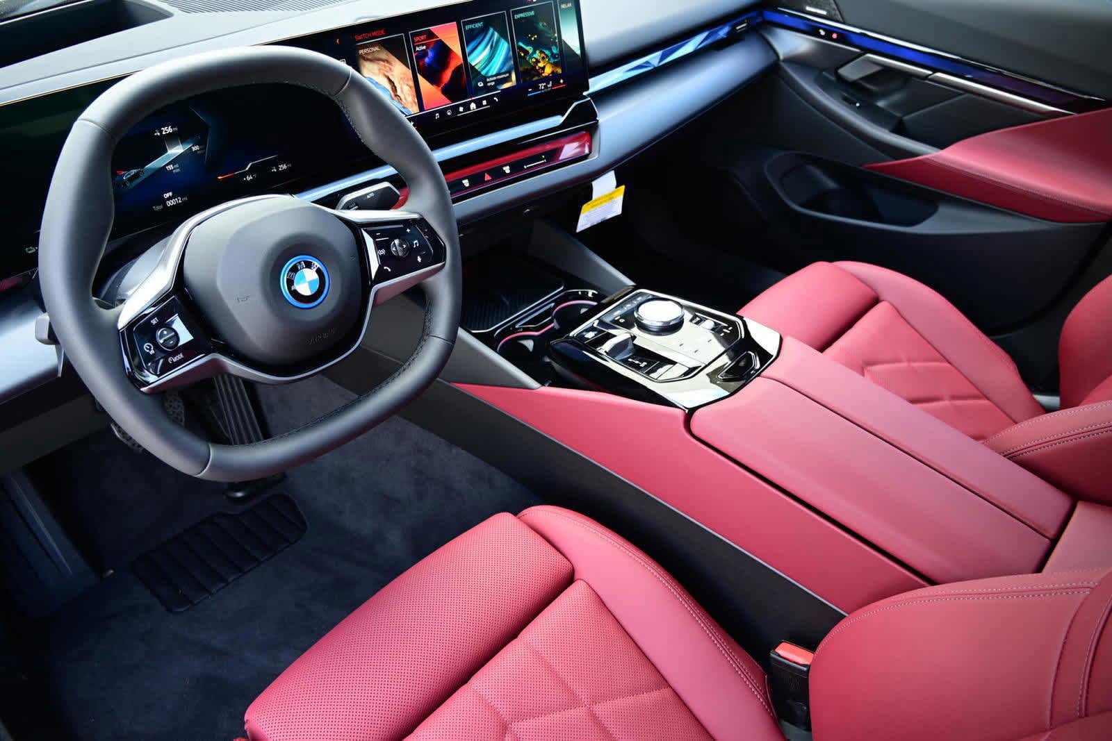 Used 2025 BMW i5 eDrive40i w/ Premium Package RWD image 8