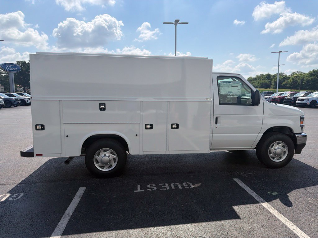New 2027 Ford E-350 and Econoline 350 Super Duty w/ Power Equipment Group RWD image 6