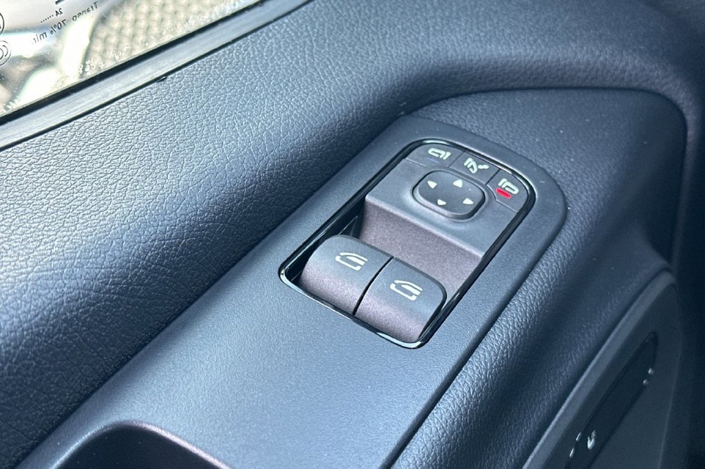 Used 2025 Mercedes-Benz Sprinter 2500 image 12