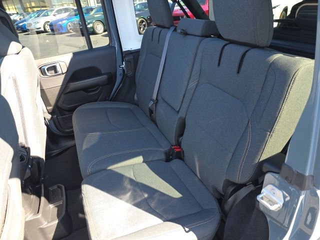 Used 2025 Jeep Wrangler Unlimited Sahara w/ Safety Group AWD/4WD image 34