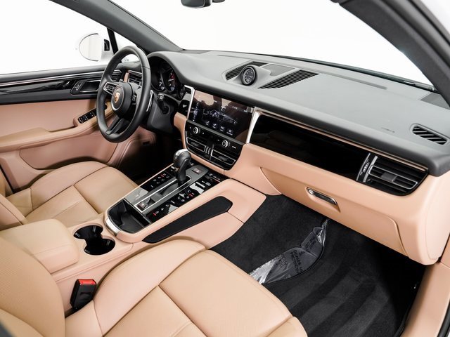 Used 2025 Porsche Macan image 23