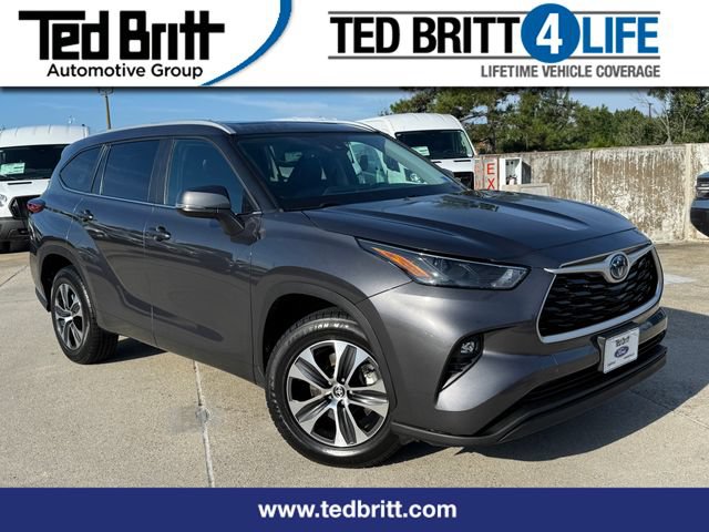 Used 2023 Toyota Highlander XLE FWD image 1