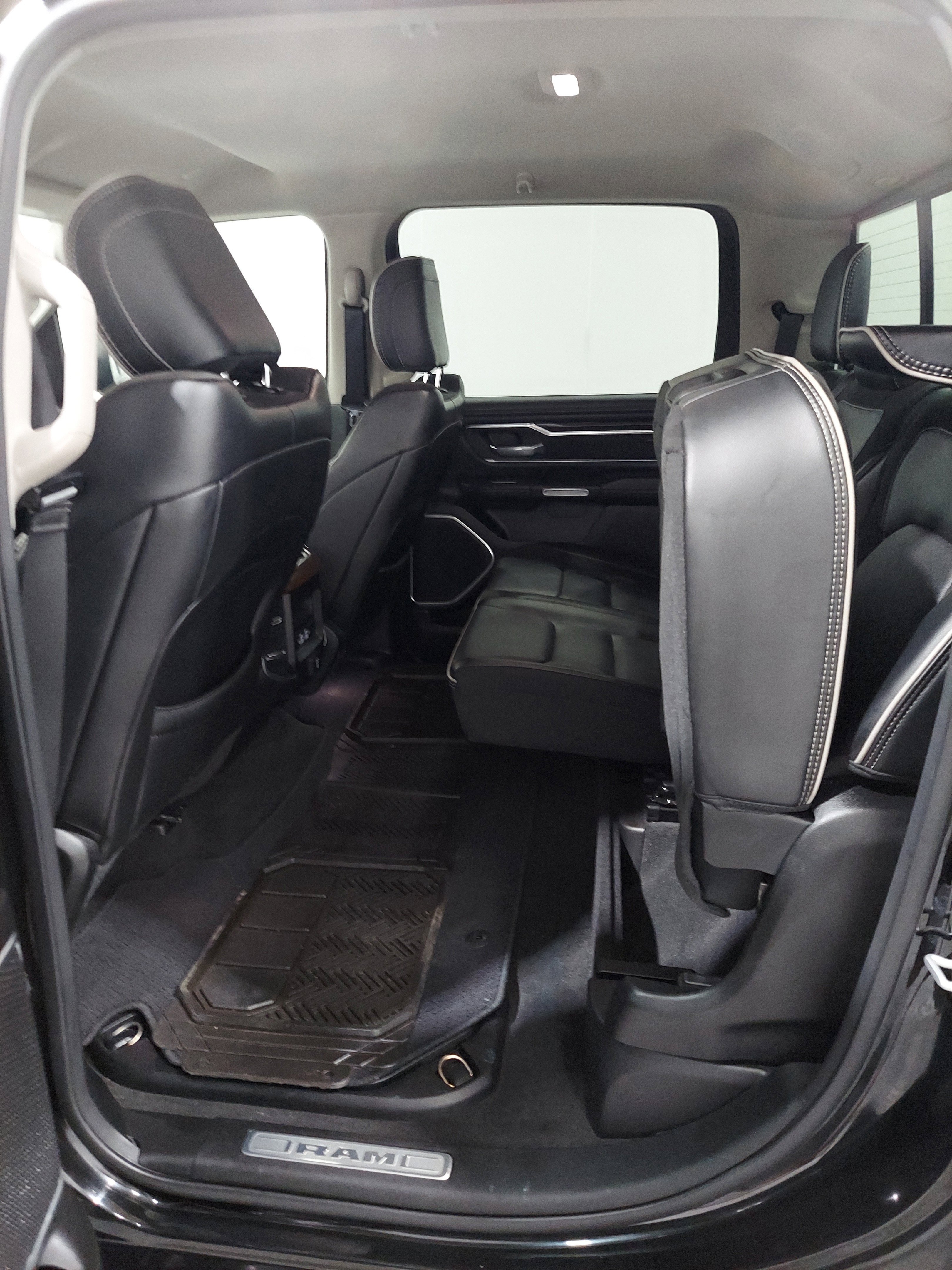 Used 2022 RAM 1500 Laramie AWD/4WD image 16