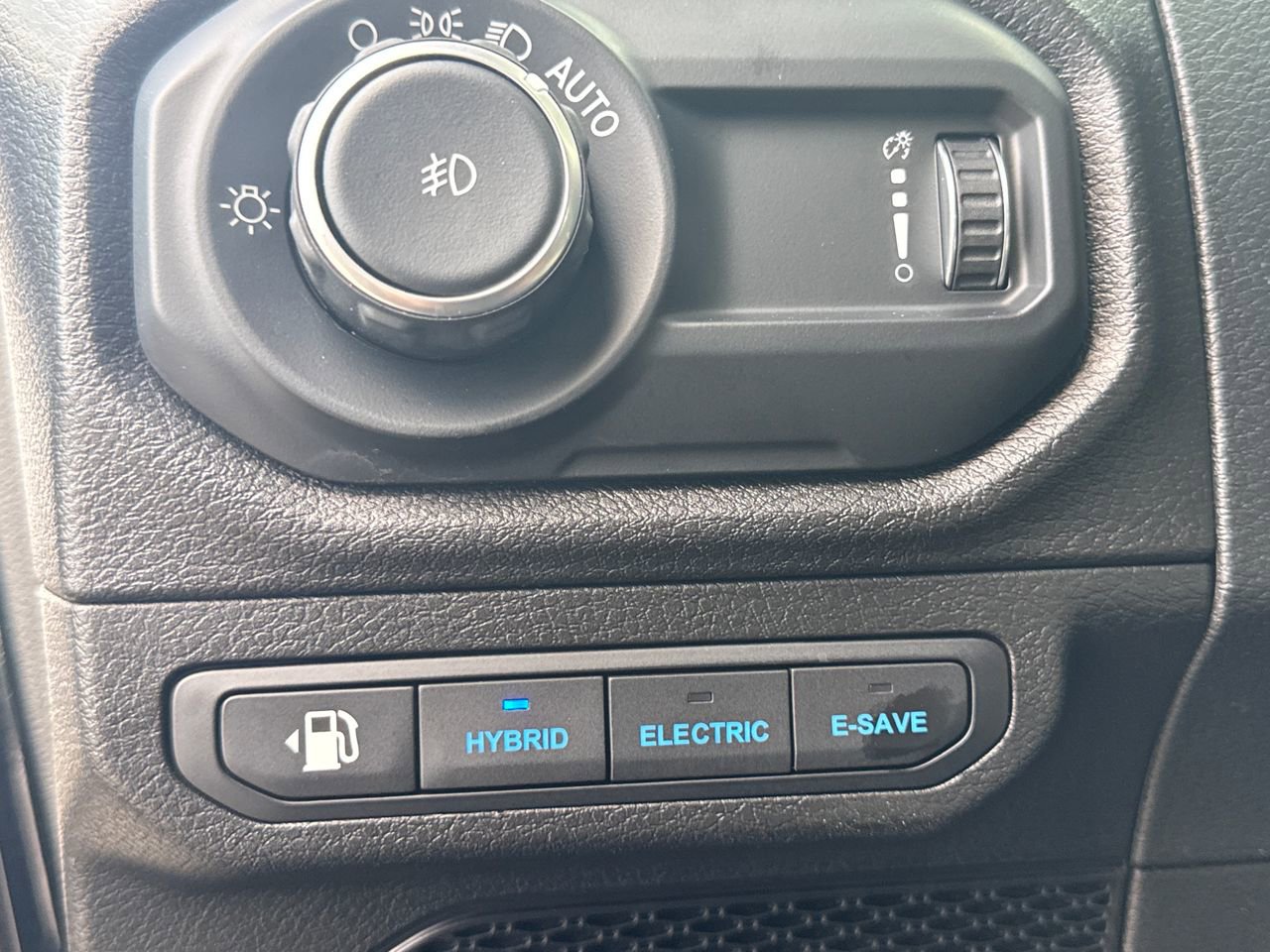 Used 2025 Jeep Wrangler Willys 4xe image 12