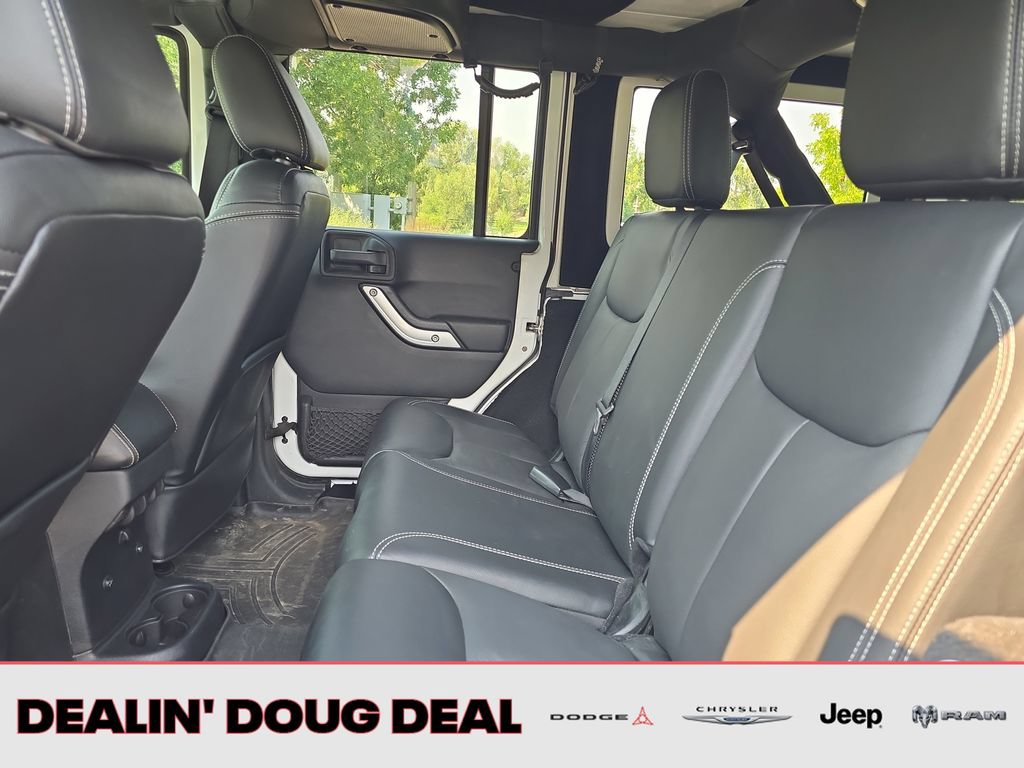Used 2015 Jeep Wrangler Unlimited Rubicon AWD/4WD image 25