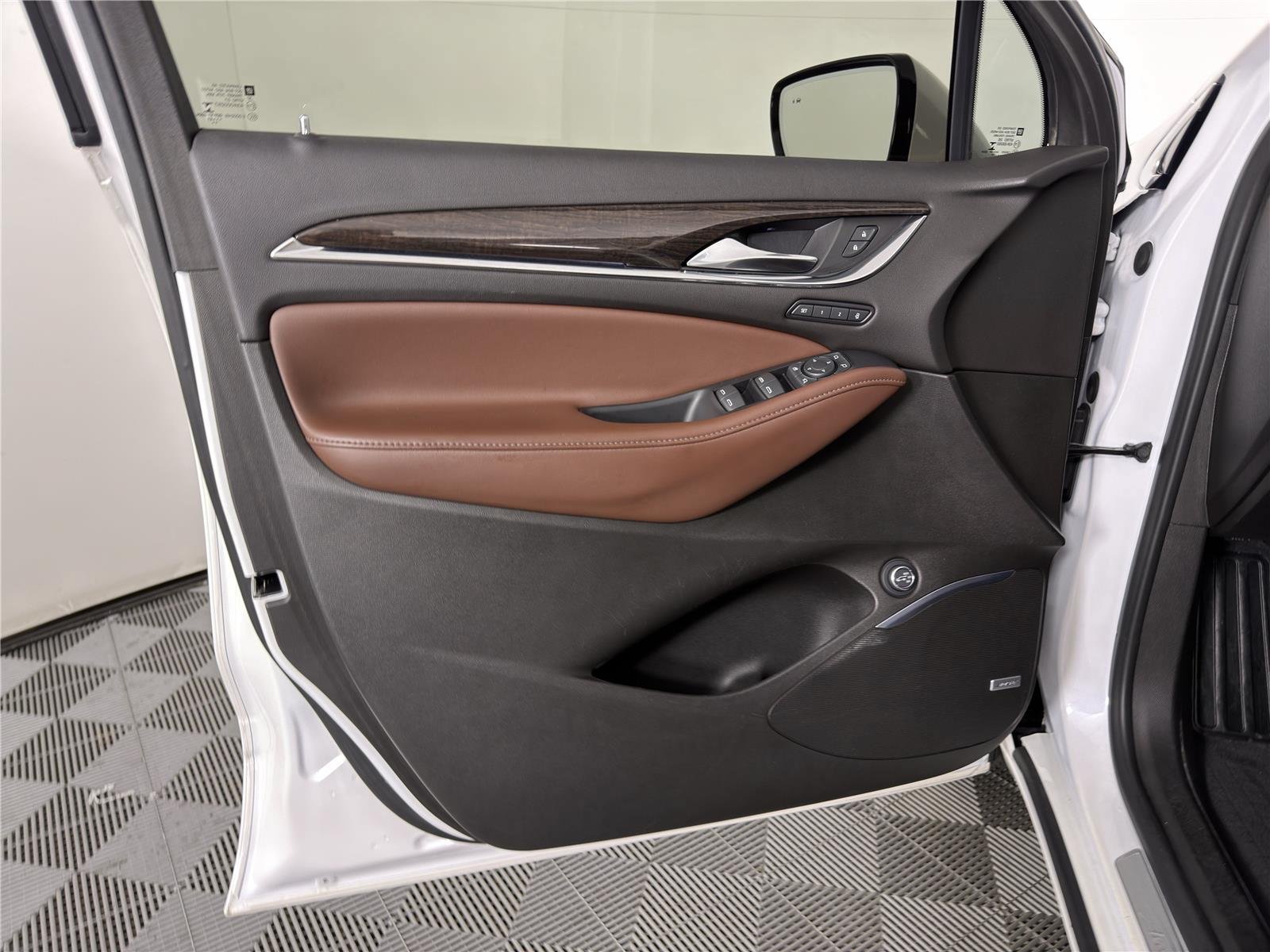 Used 2021 Buick Enclave Avenir w/ Avenir Technology Package FWD image 8