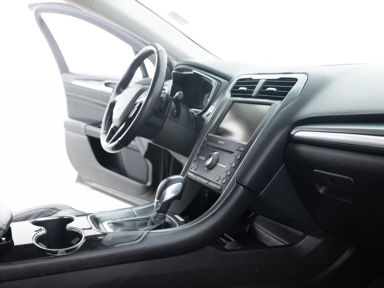 Used 2016 Ford Fusion Titanium image 27