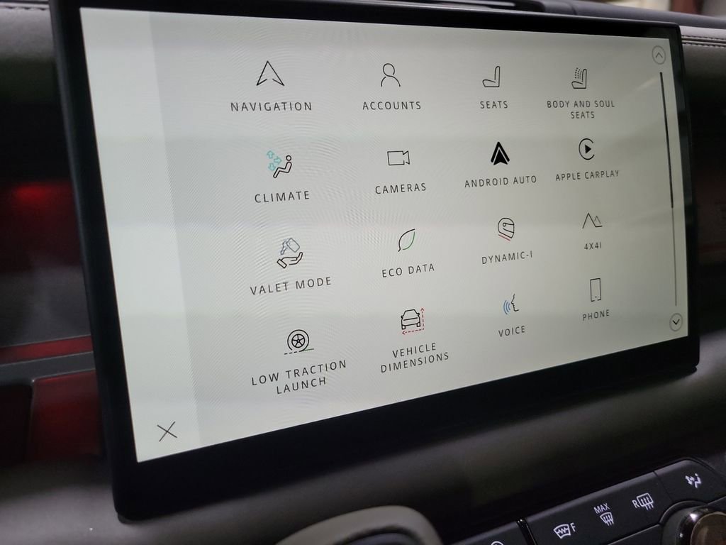 Used 2025 Land Rover Defender 110 image 31