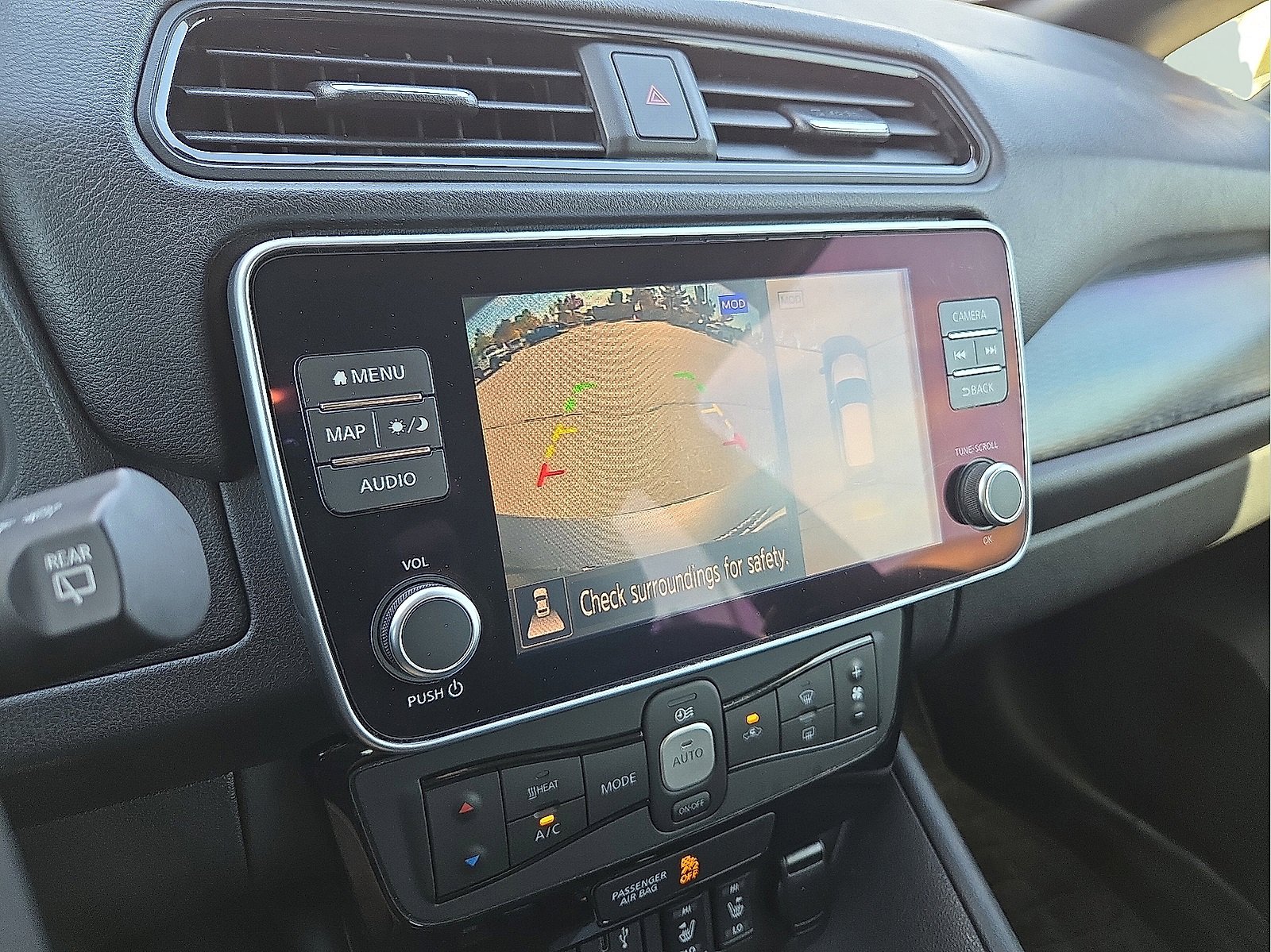 Used 2022 Nissan Leaf SV Plus image 17