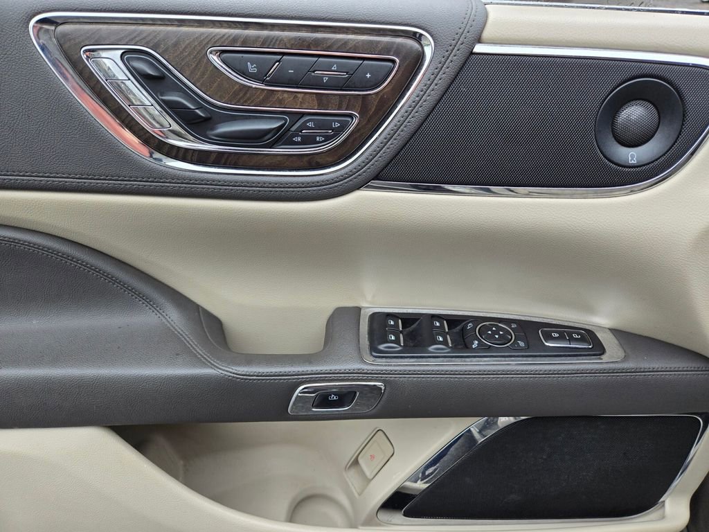 Used 2019 Lincoln Continental Reserve AWD/4WD image 13