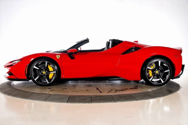 Used 2024 Ferrari SF90 Spider image 3