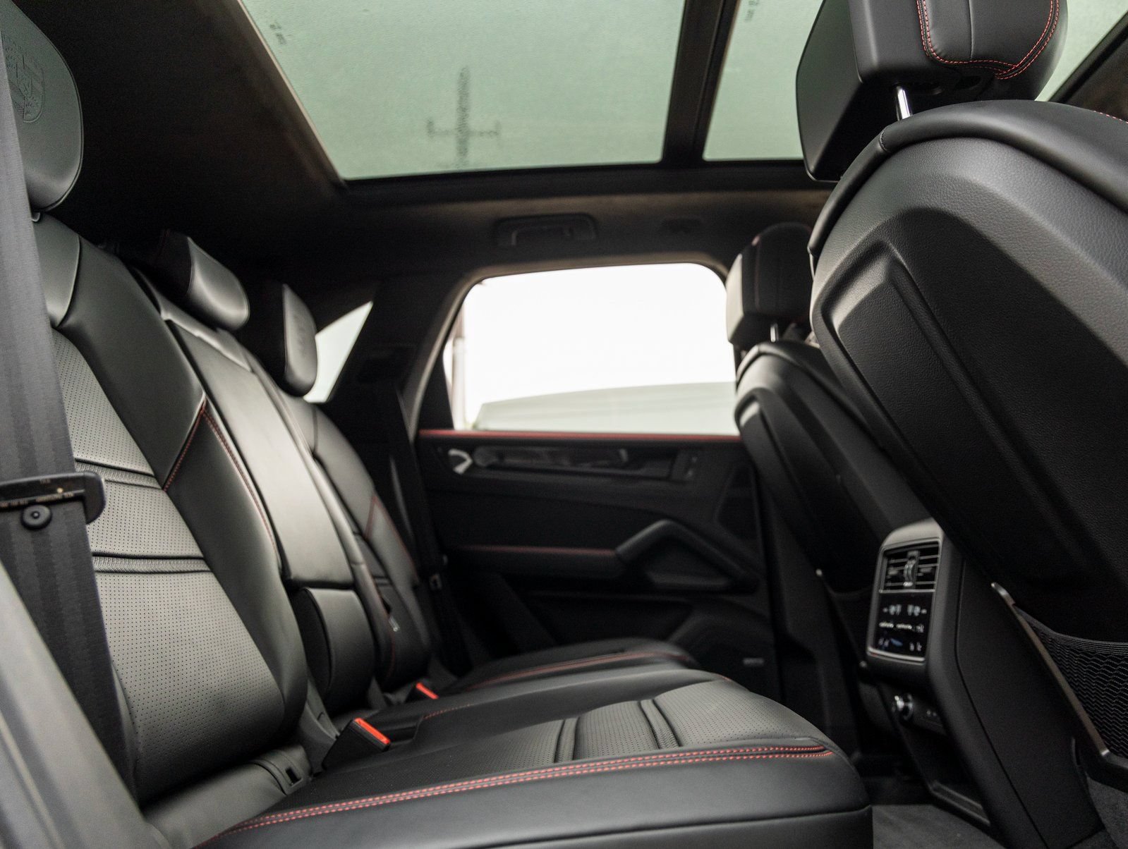 Certified 2026 Porsche Cayenne GTS AWD/4WD image 39