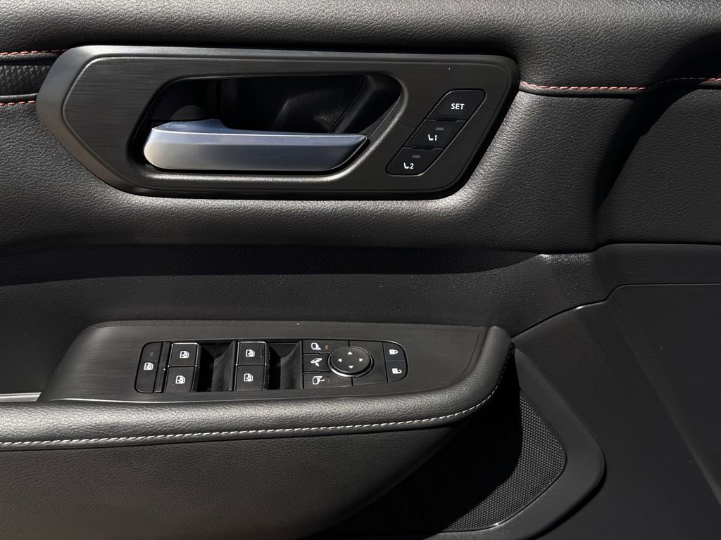 Used 2025 Nissan Armada PRO-4X image 23