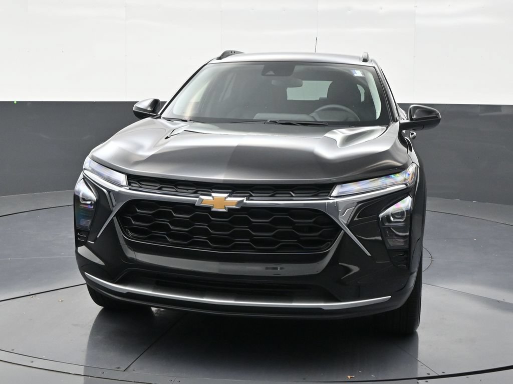 Used 2025 Chevrolet Trax LT FWD image 8